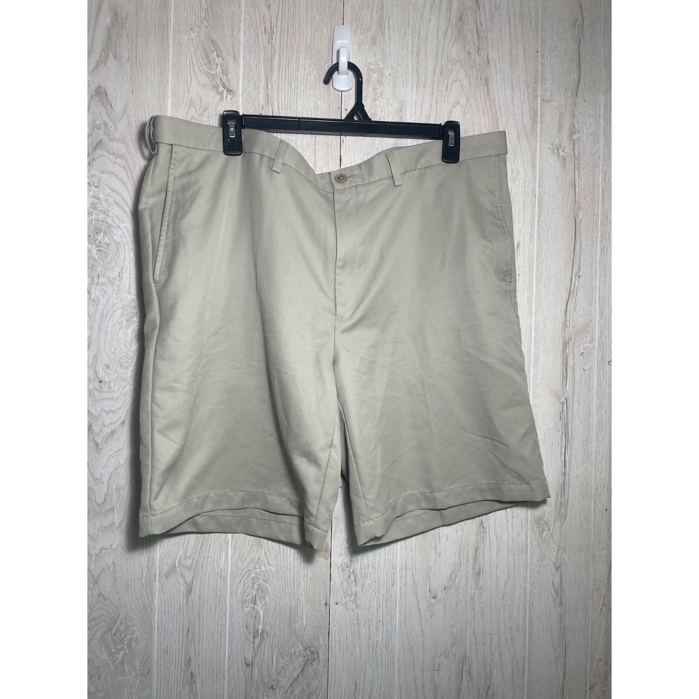 Haggar Shorts Brown Men Size 44 Waist 44" Hips 44" Inseam 8.5"